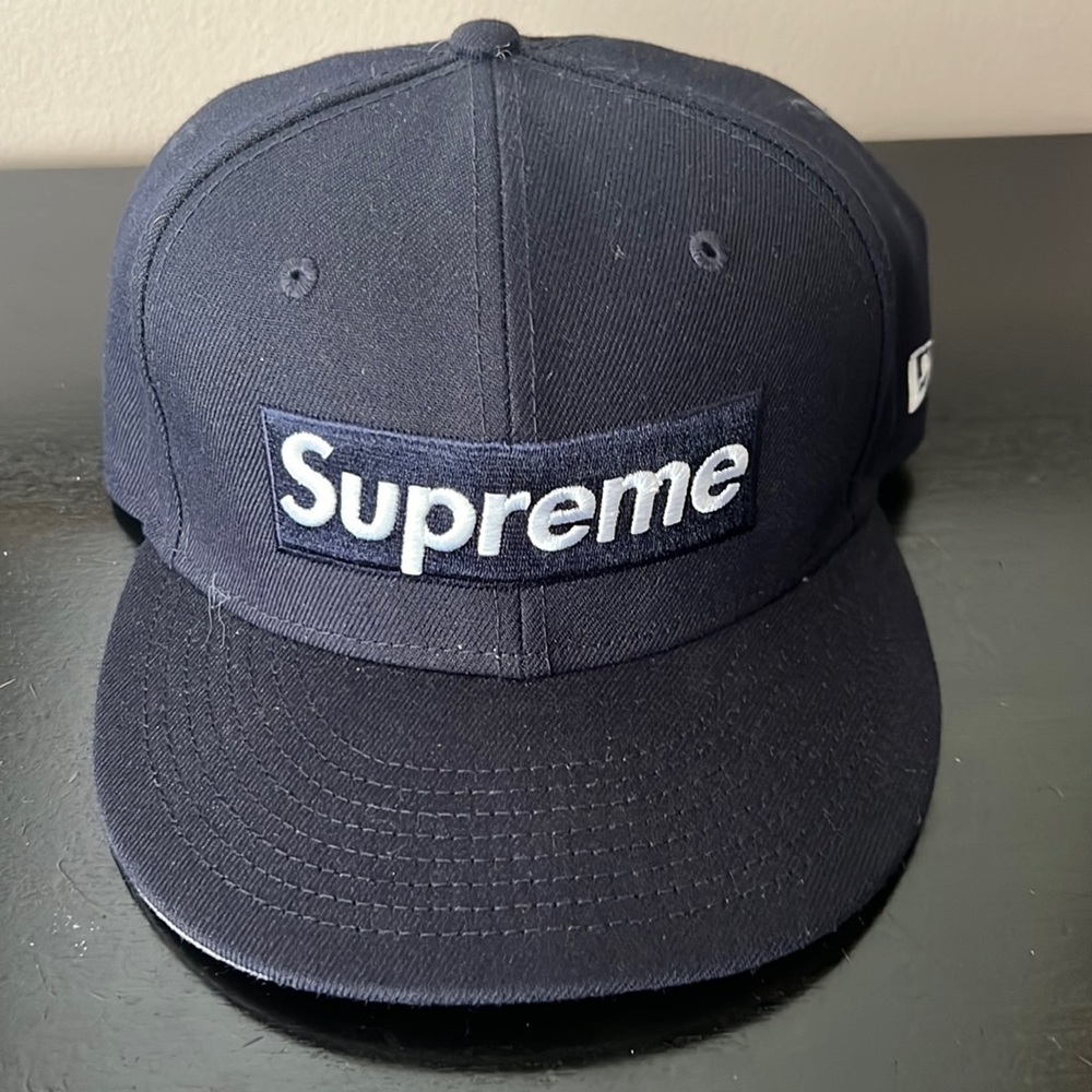 Supreme New Era 59/50 fitted special edition men’s size 7 1/4. Perfect.